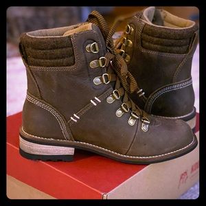 BRAND NEW size 5 women’s winter Kodiak boot
